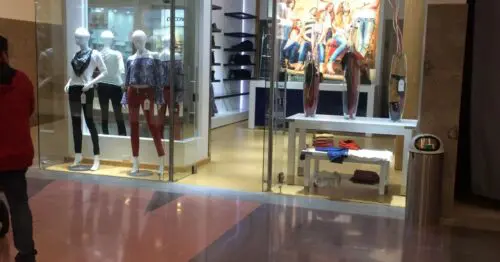 QUEENS CENTRO COMERCIAL PLAZA CENTRAL
